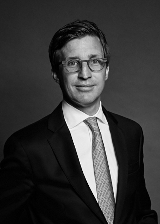 Dr. Henning  Münch