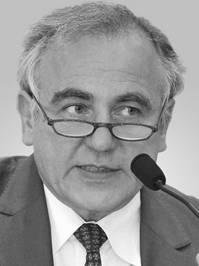 Dr. Rolf  Raum