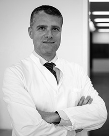 Prof. Dr. med. Frank  Schmäl