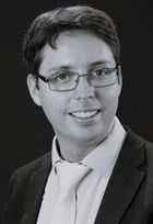 Dr. Bernhard  Hadank