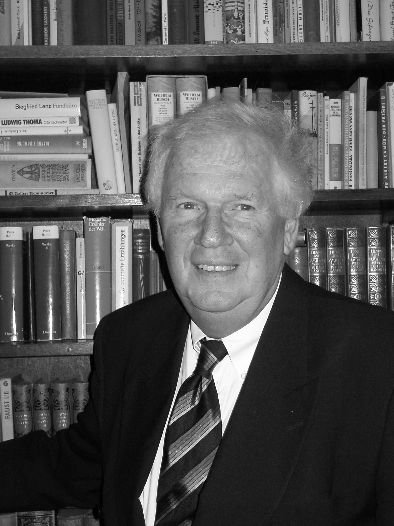 Prof. Dr. Dr. h.c. Uwe H.  Schneider